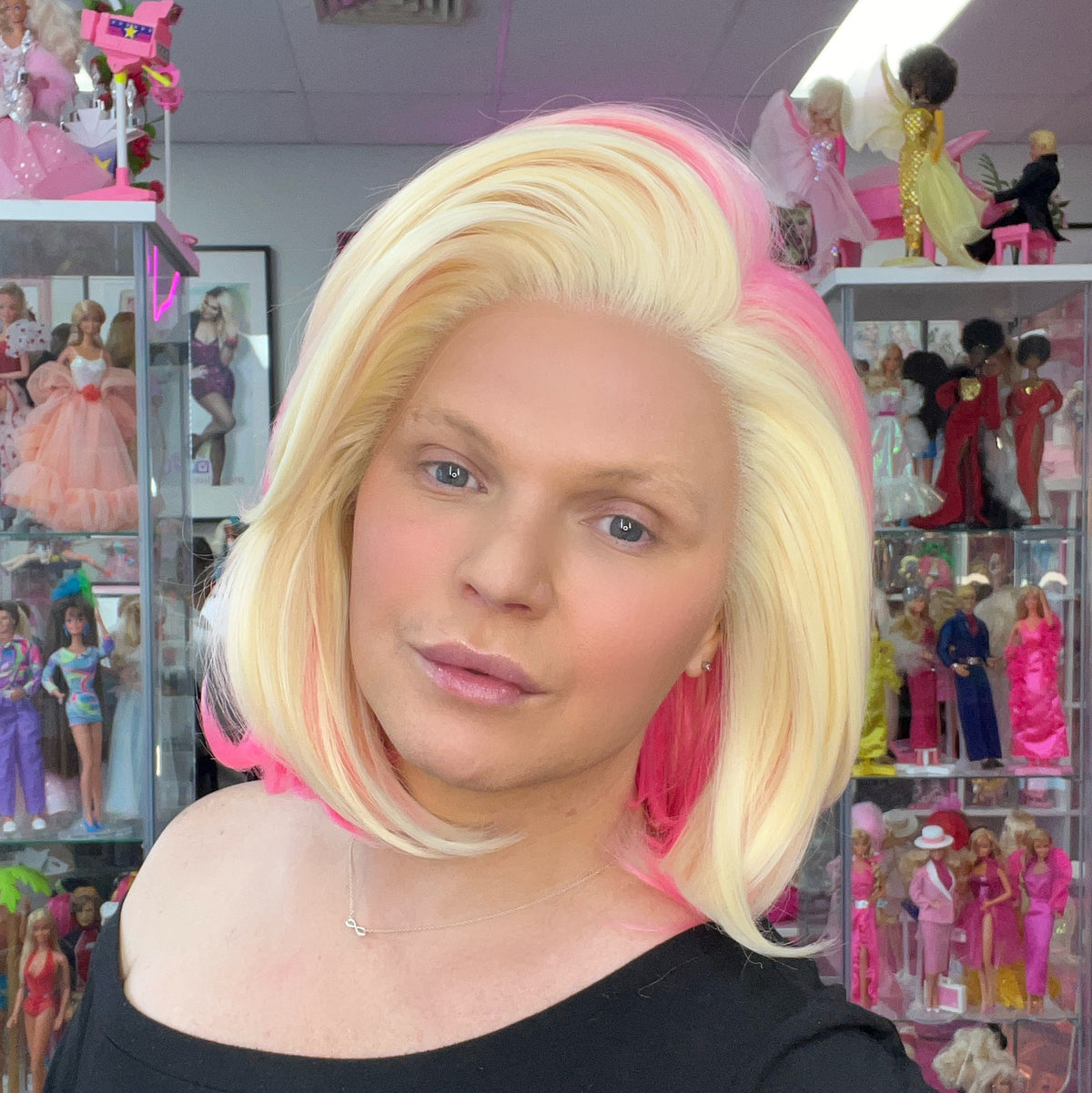 WIGS-BY-VANITY-90_S-BOB-TRULY-OUTRAGEOUS-2