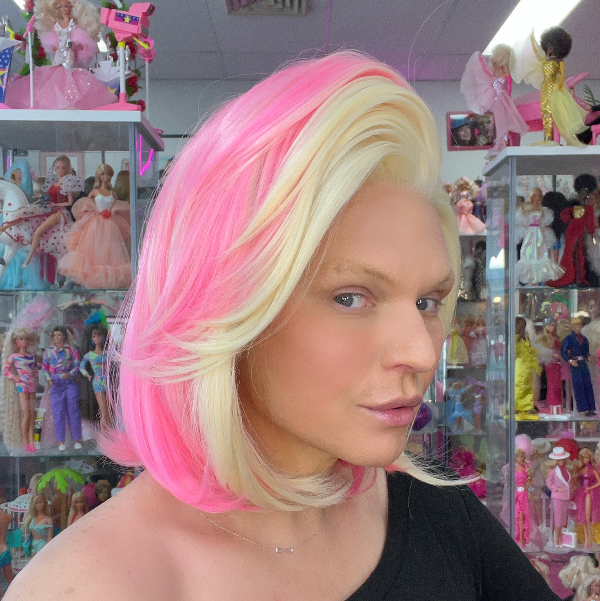 WIGS-BY-VANITY-90_S-BOB-TRULY-OUTRAGEOUS-3