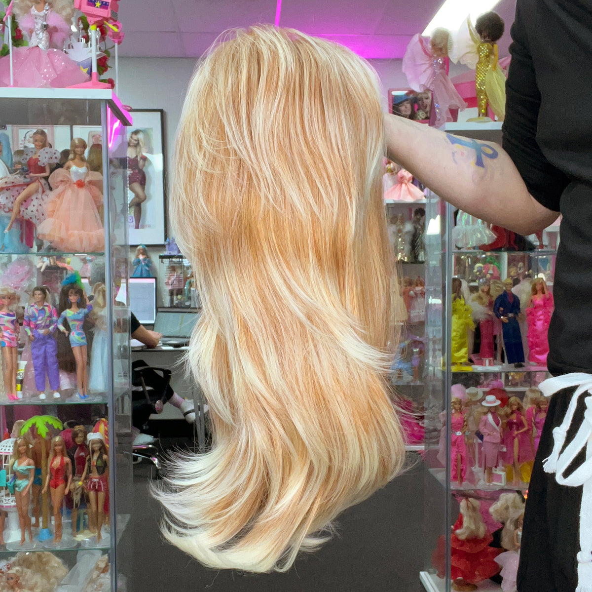 WIGS-BY-VANITY-90_S-SUPERMODEL-TOPPER-STRAWBERRY-SWEETHEART-2