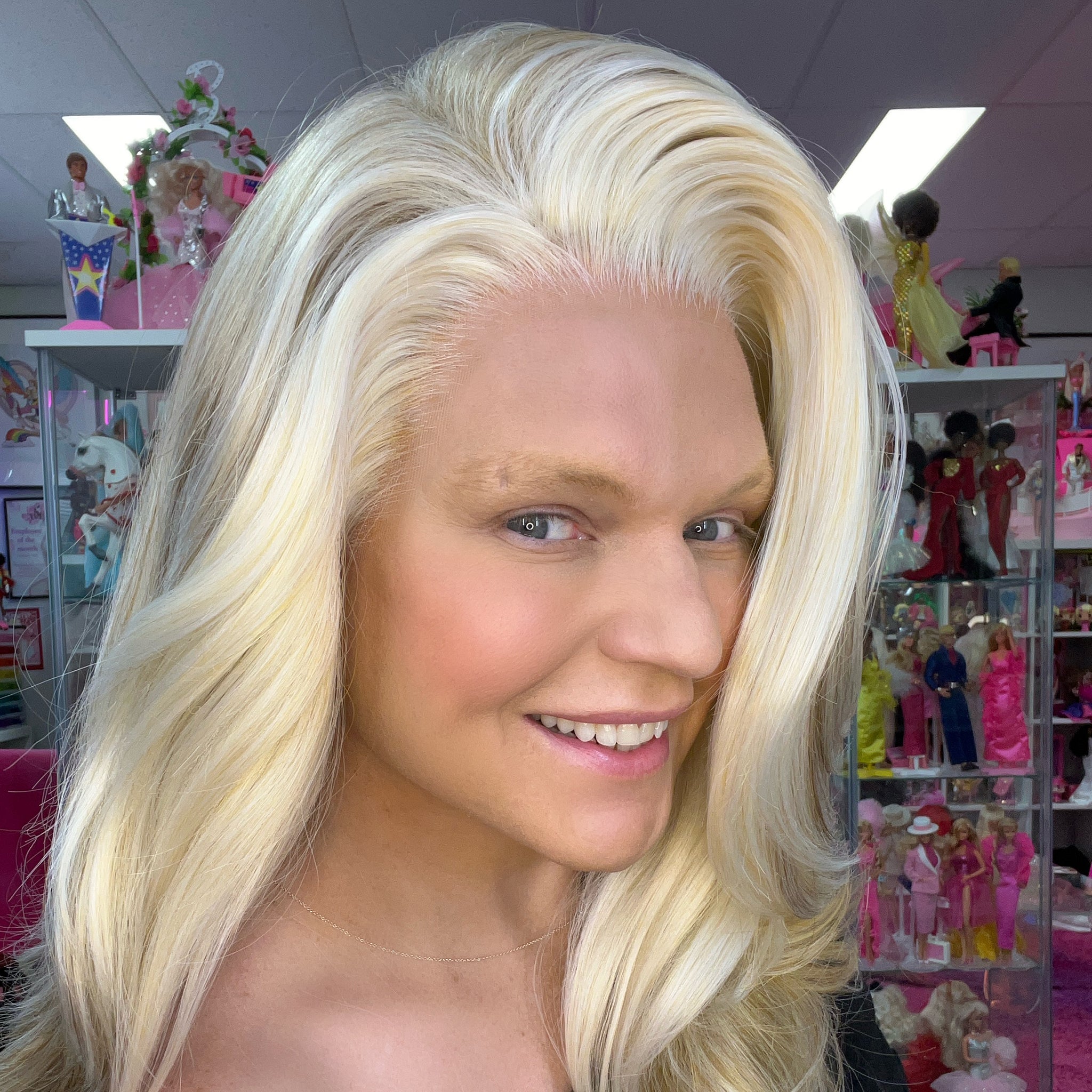 WIGS-BY-VANITY-ULTIMATE-VANITY-BLEACHED-BEECH-1_8ed2a7be-56e4-4573-896c-1134e6406855